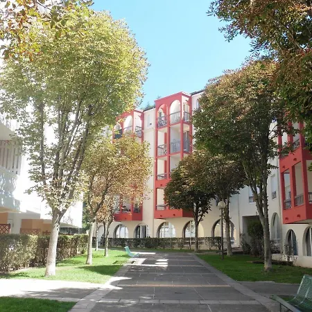 Renove Avec Balcon A 650m Des Thermes - Lamalou, Proche Centre-ville Et Nature - Fr-1-451-96 *